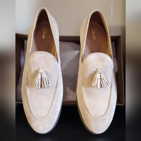 NIB MEN'S CLARKS TAUPE LOAFERS - Picture 11 of 12